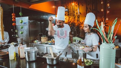 بالصور.. أمير كرارة يعشق صفاء سلطان مرتين في مدرسة الحب 2