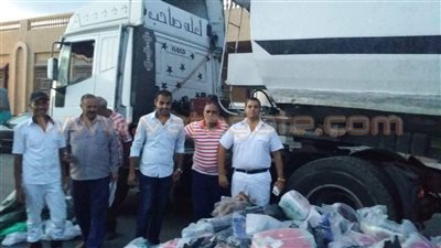 إحباط تهريب 2 طن ملابس داخل سيارة نقل ببورسعيد