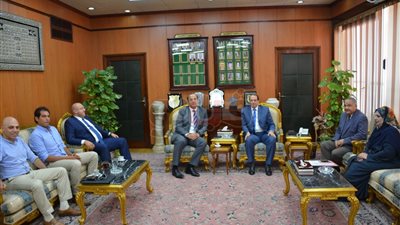 محافظ الدقهلية يلتقي وفد صندوق «تحيا مصر» لاستعراض المشروعات