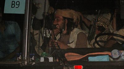 قافلة مسلحي تنظيم داعش الإرهابي تصل إلى دير الزور