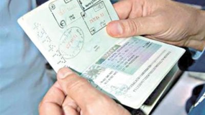 ترحيل راكبة إيرانية حاولت الدخول بجواز سفر فرنسى مزور