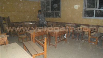 بالصور.. عمال النظافة يطلقون حملات لتنظيف الفصول المدرسية