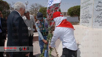 بالصور..أسيوط تحتفل بعيدها القومى.. والمحافظ يضع إكليلاً من الزهور على النصب التذكارى لشهداء قرية بنى عدى بمنفلوط.. ويستعرض الإنجازات التى حققتها المحافظة