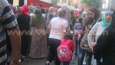 بالصور.. استياء أولياء أمور من إدارة مدرسة تجريبية بمنطقة أحمد ماهر