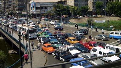 كثافات مرورية أعلى كوبرى المنيل بسبب حريق أتوبيس