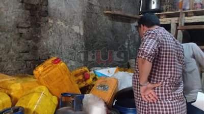 إعدام 390 لتر زيت طعام مجهول المصدر بالقليوبية (صور)