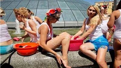 مظاهرات نسائية بالبكيني في أوكرانيا