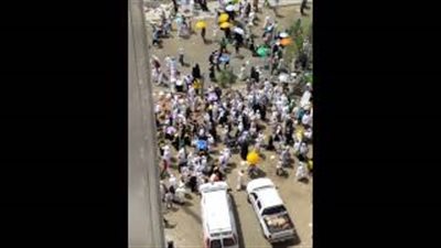 بالفيديو.. «رقصة» لحجاج إيرانيين استفزازًا لأمن الحرم المكى