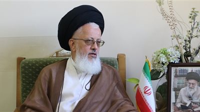 بعد هجومه على العبادي.. 4 معلومات عن ممثل خامنئي بالعراق