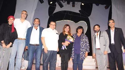 وزيرة الثقافة تشهد العرض المسرحي «سيلفي مع الموت» بمسرح ميامي