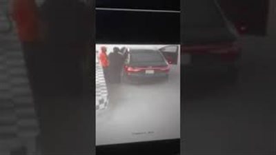 بالفيديو.. لحظة خطف شباب عاملا بمحطة وقود