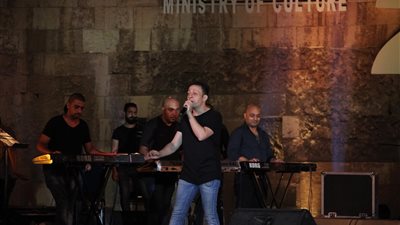 لؤي يشعل مهرجان القلعة بـ«الله يصبر قلبي» (فيديو وصور)