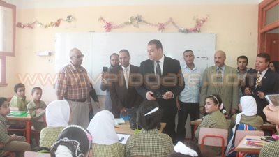 بالفيديو.. محافظ الفيوم يتابع سير العملية التعليمية