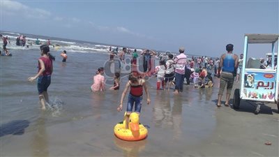 بالصور.. المصطافون يودعون مصيف جمصة في الدقهلية