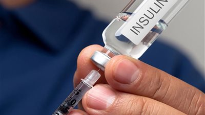 حقيقة أزمة الأنسولين بالسوق.. الدراسات الدوائية: سيطرة الشركات الأجنبية على نسبة 90% من الدواء.. المصري له كفاءة المستورد ويجب دعمه.. الصحة: ضخ 3 ملايين حقنة أول سبتمبر المقبل