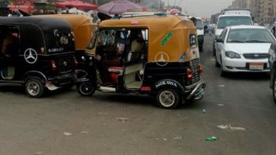 إلزام أصحاب التكاتك بحلوان بالوقوف على بعد 400 متر من ميدان المحطة