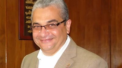 حماد يتفقد مشروعات المعرض العلمي لتنمية قناة السويس