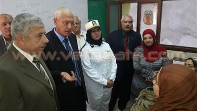 بالصور.. محافظ الغربية ومدير الأمن يتفقدان مدارس طنطا