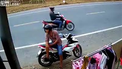 كاميرا مراقبة تكشف شابا سرق قطعة ملابس نسائية (فيديو)