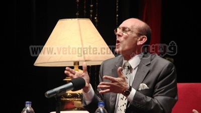 محمد صبحى نواجه صعوبة فى مواجهة الانفلات الأخلاقى