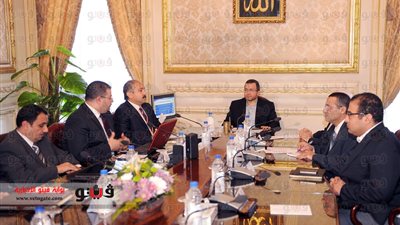 بالصور.. قنديل يلتقى وزير الشباب