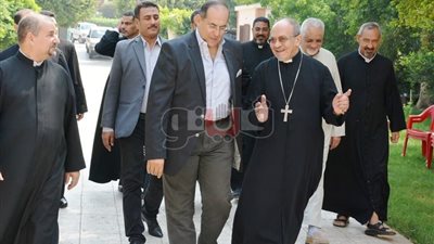بالصور.. محافظ سوهاج يلتقي مطران الأقباط الكاثوليك