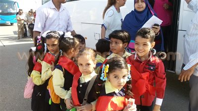 بالفيديو والصور.. طلاب مدارس قنا يبعثون للعالم رسالة حب