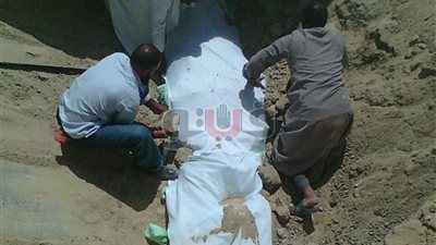 دفن رفات وجماجم الطريق العام في مقابر الصدقة بأسيوط