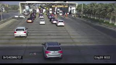 متهور يتسبب في حادث تصادم جماعي بالبحرين (فيديو)