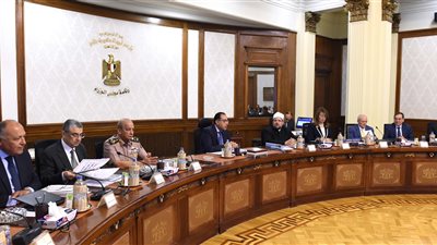 تفاصيل الاجتماع الأسبوعي للحكومة.. رئيس الوزراء يكلف بتقديم الرعاية الكاملة للحجاج المصريين.. يوجه بسرعة الانتهاء من المشروعات المتعثرة.. والتشديد على التزام سيارات النقل بتوقيتات السير بـ«الدائر
