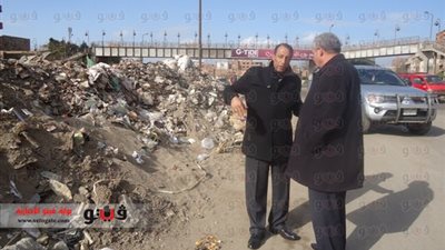 بالصور.. أبو حجر يتفقد أحوال النظافة بحي غرب شبرا الخيمة