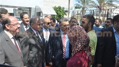 اليوم الأول للدراسة بالجامعات «ولا غلطة».. وزير التعليم العالى يتفقد جامعة الإسكندرية.. «جابر نصار» يكافئ عمال النظافة بـ«تجارة القاهرة».. قيادات الزقازيق يزورون كلية الط