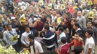 بالصور.. تحريض طلاب المحظورة ضد الشرطة فى المنيا