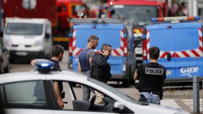 إصابة 4 فرنسيين طعنهم لاجئ أفغاني