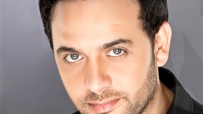 مصطفى قمر يعود إلى القاهرة بعد تصوير 