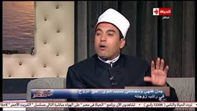 عضو بلجنة الفتوى: ليس للزوج حق في راتب زوجته العاملة