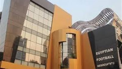 عبد العزيز السيد حكمًا لمباراة الرجاء والأسيوطي