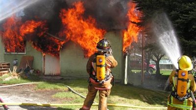 إخماد حريق فى برج يطل على ساحة الحرم المكى