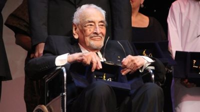 مدير أعمال جميل راتب: الفنان فقد صوته ويسير على كرسي متحرك