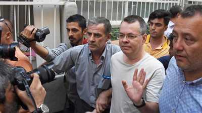 البيت الأبيض يهدد بفرض المزيد من العقوبات على تركيا