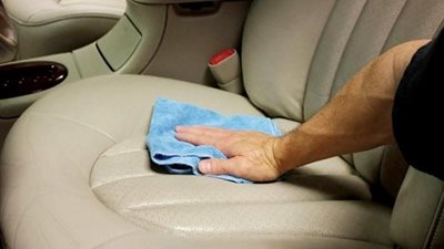 طرق تنظيف مقاعد السيارات بأقل تكلفة وبالمكونات المنزلية
