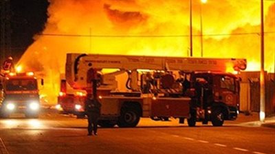 القوات المسلحة تساهم فى إطفاء حريق مخازن الغزل والنسيج بالإسكندرية