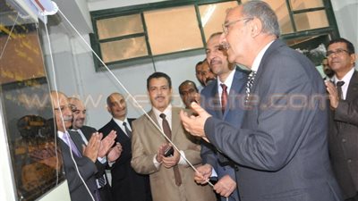بالفيديو والصور.. محافظ أسوان يفتتح وحدة الطباعة الرقمية