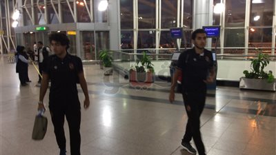 بعثة الأهلي تصل مطار القاهرة استعدادا للسفر إلى تونس (صور)