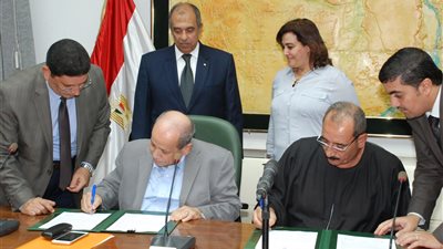 أبوستيت يشهد التعاقد على شراء الذرة من المزارعين لصالح منتجي الدواجن