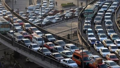 كثافات مرورية متحركة بالمحاور الرابطة بين محافظتي القاهرة والجيزة