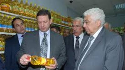 وزير التموين يحرر محضرًا لصاحب مصنع تعبئة بأسيوط