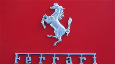 فيراري تخصص رمز القوة لسيارتها الجديدة