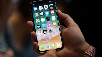 بالصور.. سعر «iPhone X» يثير سخرية مستخدمي الإنترنت