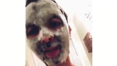 رد فعل صادم كلب وضعت صاحبته ماسكا على وجهها (فيديو)